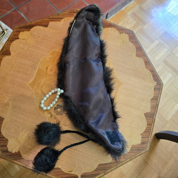Vintage Fur Collar with Pompoms & Pearls, Child / Youth Size​ - Picture 5 of 10